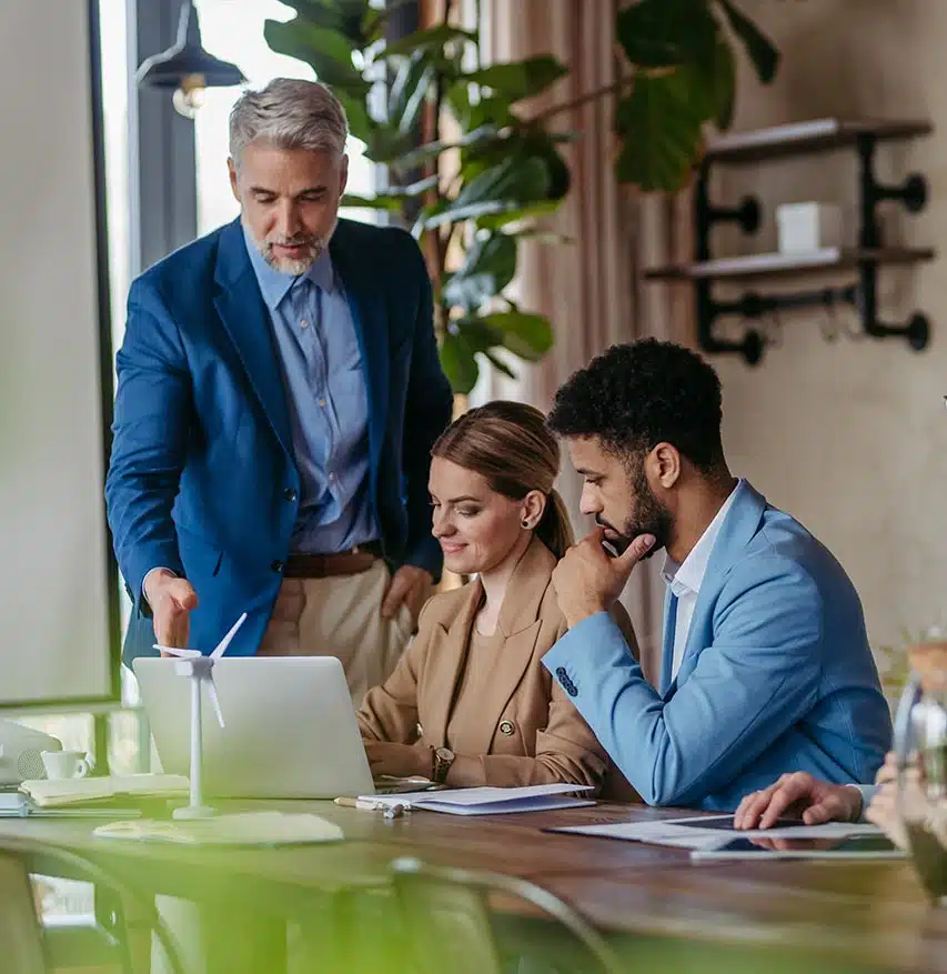 Réunion De Travail Au Sein De L'Agence De Publicité, Agence De Pub Et Communication Algos